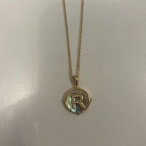 Kendra Scott necklace